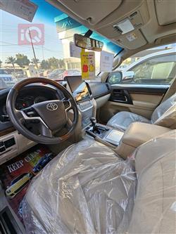 تۆیۆتا لاند کروزەر